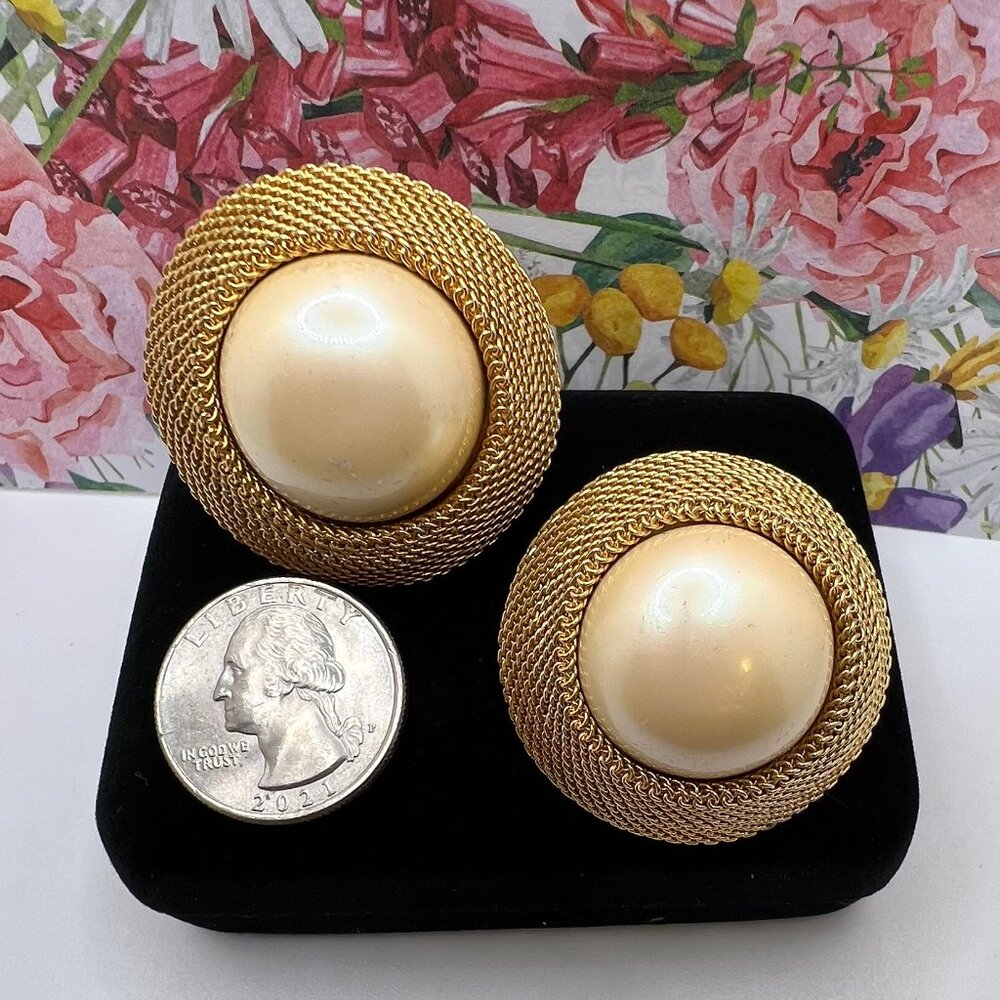 Joan Rivers Gold Mesh and Pearl Over Sized CLIP Earrings - Picture 2 of 5
